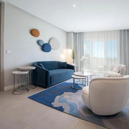 Otel Alanda